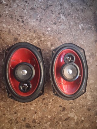 Radios y altavoces.