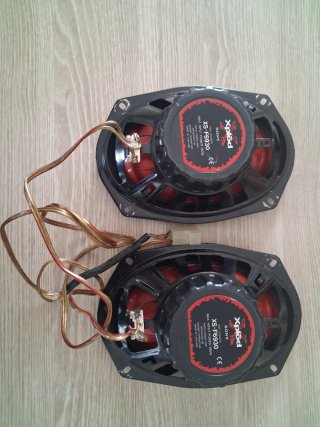 Radios y altavoces.