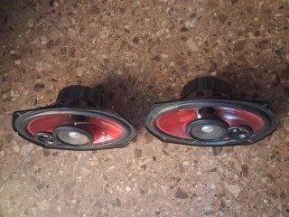Radios y altavoces.