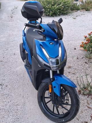 Moto Scooter Azul Seminueva