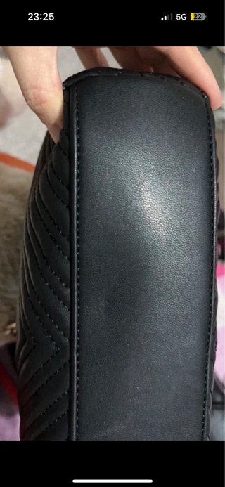 Bolso Guess cadena negro dorado