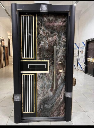 Puerta blindada exterior diseño mármol