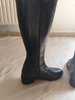 Botas altas negras con hebilla talla 37