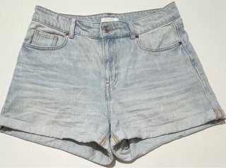 Shorts vaqueros H&M mom azul claro talla 40