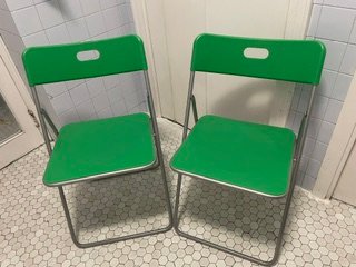Dos Sillas plegables verde