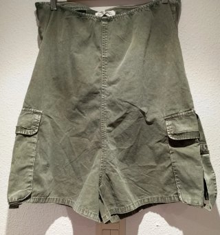 Mono palabra de honor Pull&Bear caqui Talla L