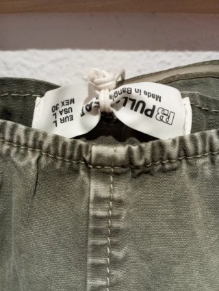 Mono palabra de honor Pull&Bear caqui Talla L