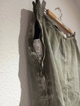 Mono palabra de honor Pull&Bear caqui Talla L