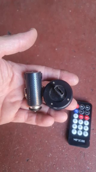 MP3 para coche de mechero con mando a distancia