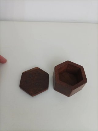 Caja de madera hexagonal