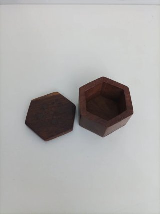 Caja de madera hexagonal