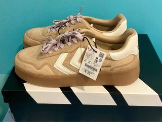 Zapatillas Hummel Beige y Blancas Nuevas