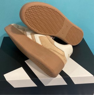 Zapatillas Hummel Beige y Blancas Nuevas