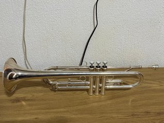 Trompeta Yamaha YTR2330 Plateada Sib