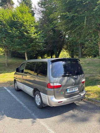Hyundai H-1 2001