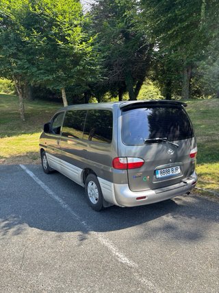 Hyundai H-1 2001