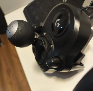 Volante Logitech G923 con Pedales y Palanca