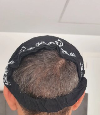 Turbante visera negro bordado blanco