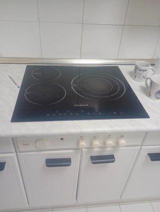 Piano cottura in vetroceramica e forno Teka