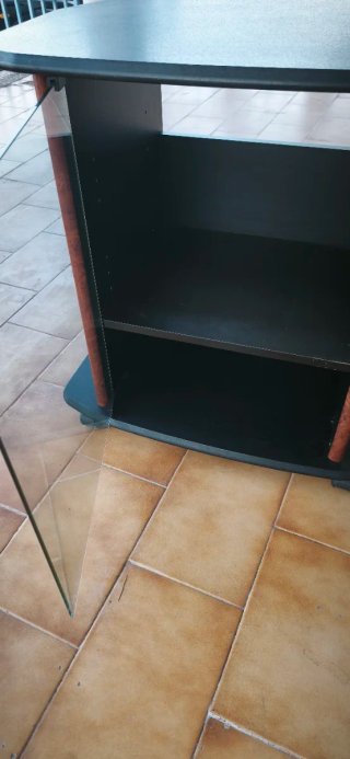 Mesa TV con ruedas y cristal