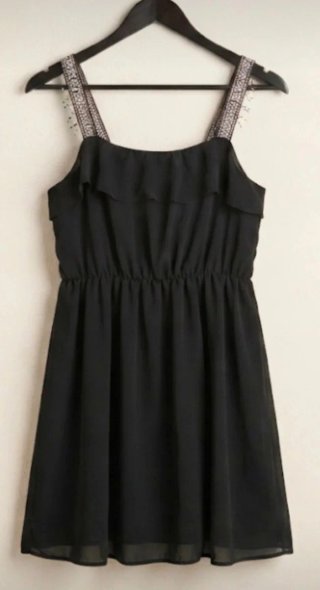 Vestido negro de verano con volantes