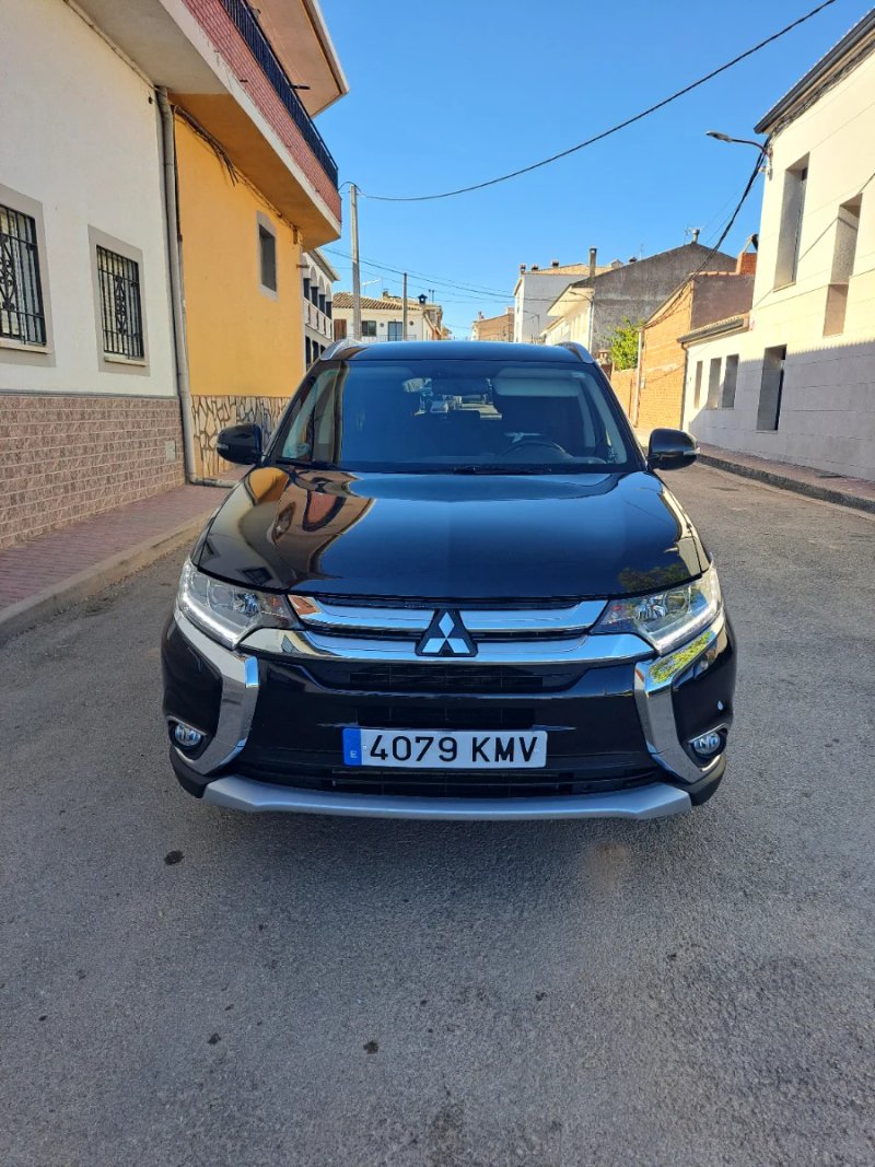 Mitsubishi Outlander 2018 - foto 1