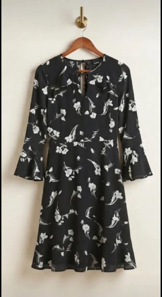 Vestido Boohoo floral negro y blanco
