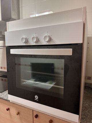 Forno Balay bianco con poco uso e mobile su misura.