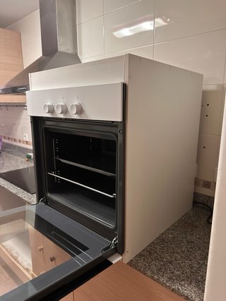 Forno Balay bianco con poco uso e mobile su misura.
