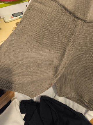 Lote de pantalones, falda y vestido
