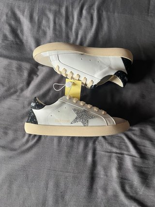 Golden Goose Sneakers Plata y Blanco
