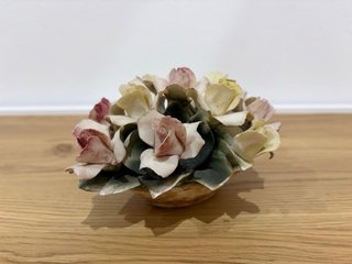 Centro de mesa floral porcelana fina