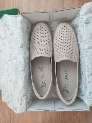Zapatos náuticos Pitillos beige perforados