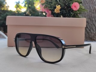 Gafas de sol Miu Miu cuadradas negras