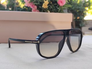 Gafas de sol Miu Miu cuadradas negras