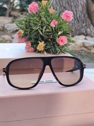 Gafas de sol Miu Miu cuadradas negras