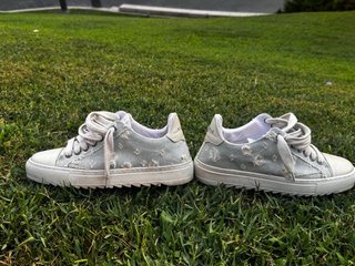 Zapatos de lona desgastados