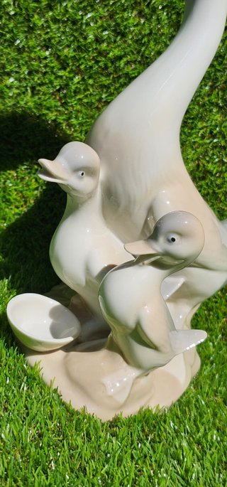 Oca con dos patitos de porcelana vintage