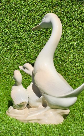 Oca con dos patitos de porcelana vintage