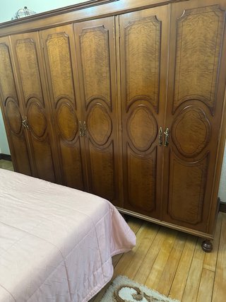 Armario clásico de madera