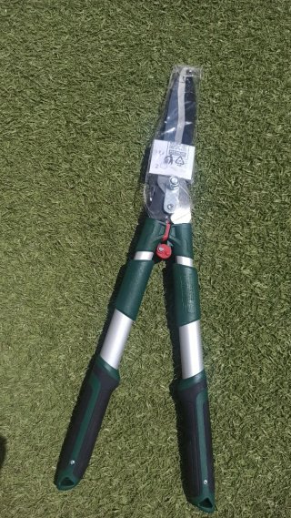 Hacha de madera usada pero en perfecto estado  Y t