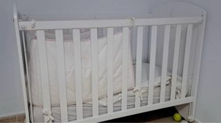 Cuna de bebé blanca