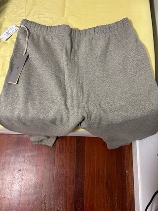 Pantalones Essentials Fear of God Gris