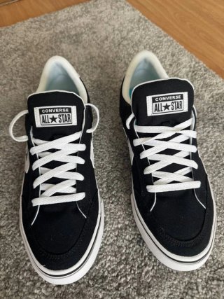 Zapatillas Converse Negras y Blancas