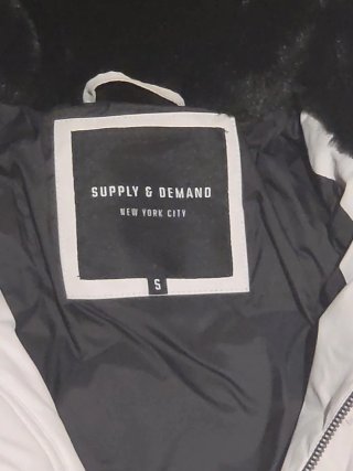 Chaqueta Supply & Demand Gris con Capucha