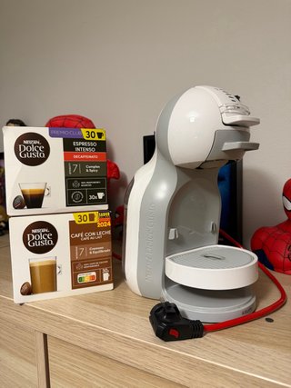 Cafetera Nescafé Dolce Gusto + regalo