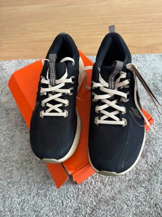 Zapatillas Nike Trail Running Beige y Negras