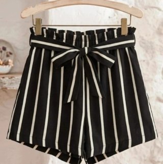 Pantalón corto de rayas blanco y negro