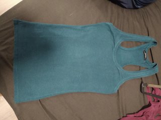 Dos camisetas de tirantes