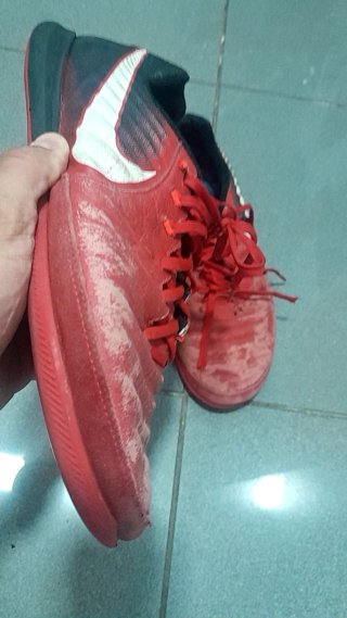 Zapatillas de fútbol Nike Rojas y Negras